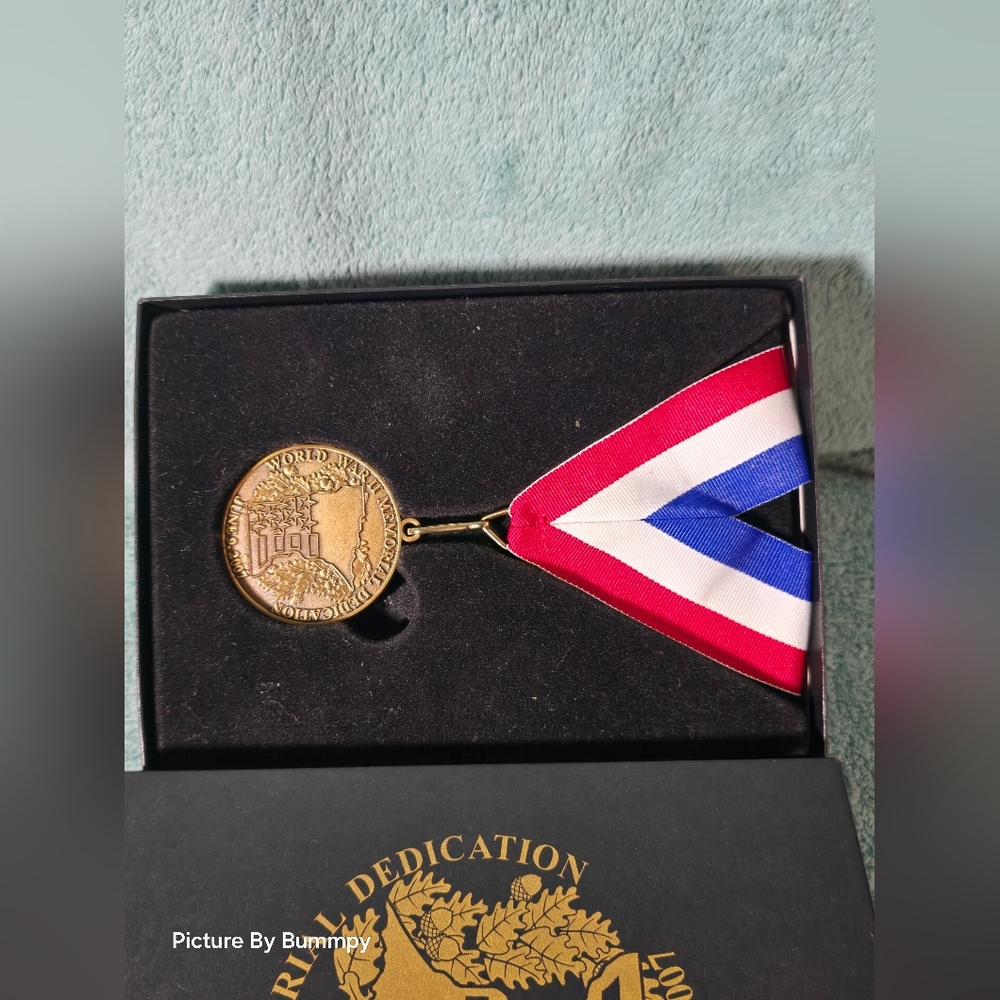 World War II Veteran Medal awarded at the 2007 Minnesota World War II Memorial
